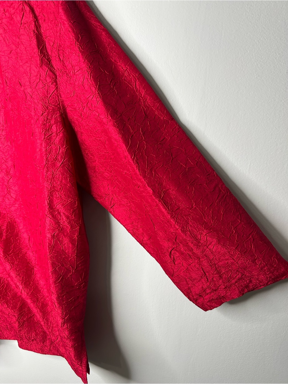 Eileen Fisher Red Crinkle Silk Button Front Top Size L - Picture 5 of 9